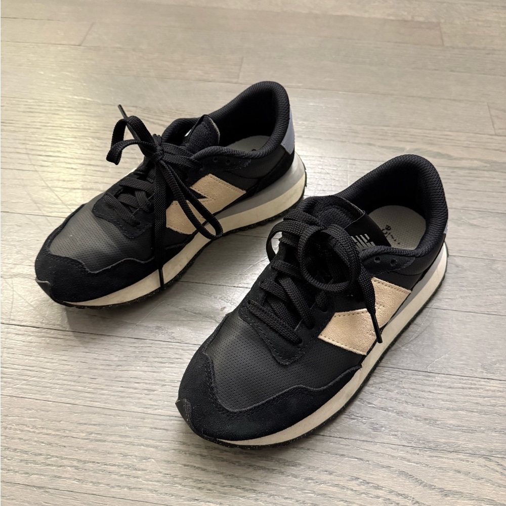 New Balance 237. Size 7.5